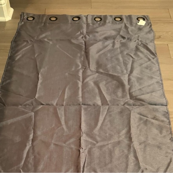 Set of 2 Gray curtains like new no callouts length 80in width 37in - Picture 5 of 6
